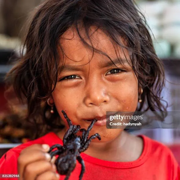 17005 tarantula close up
